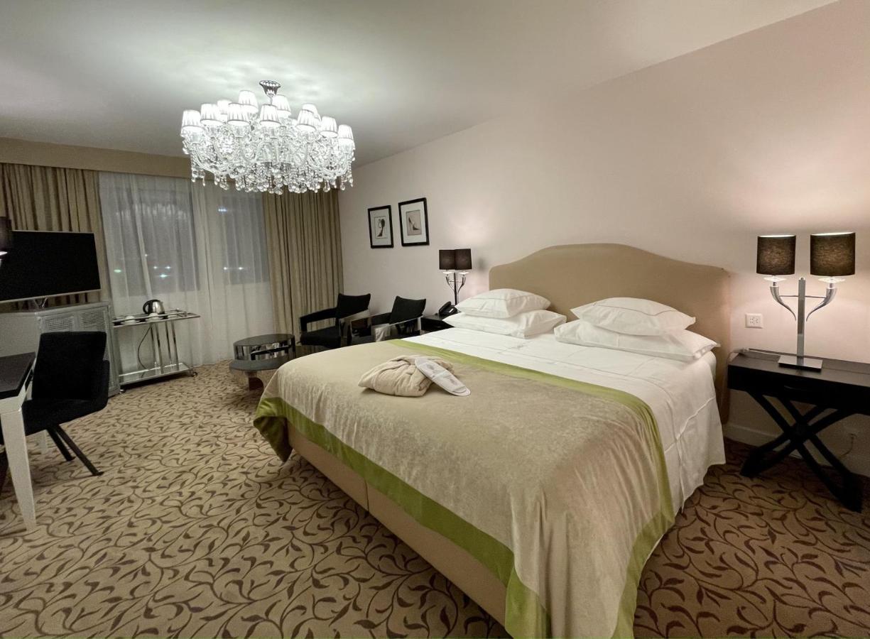 Hotel Adriatica Женева Экстерьер фото
