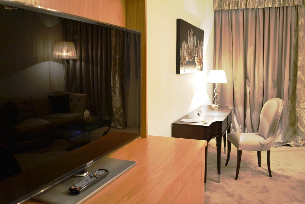 Hotel Adriatica Женева Экстерьер фото